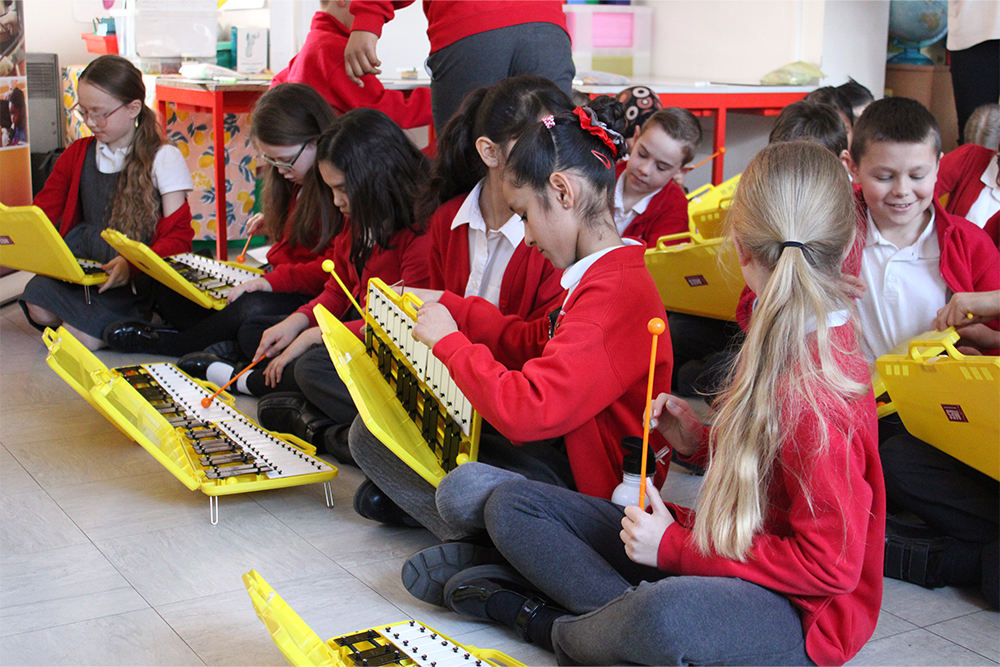 Kent Music Primary School Students learning music, schools support